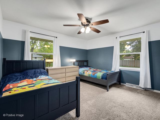 2 Sunset Lane, Algonquin, IL 60102