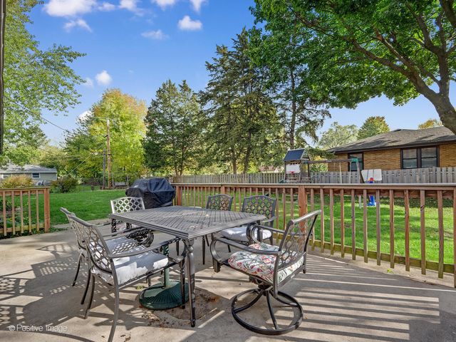 2 Sunset Lane, Algonquin, IL 60102