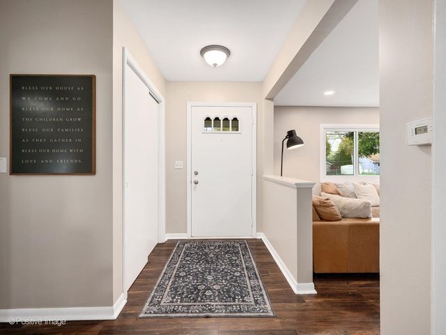 2 Sunset Lane, Algonquin, IL 60102