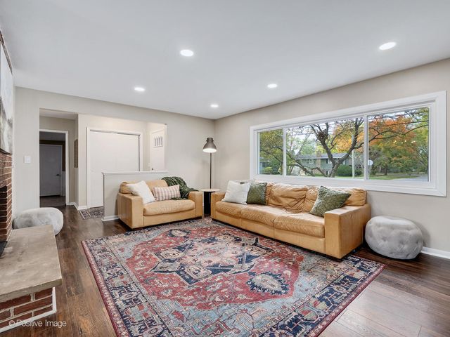 2 Sunset Lane, Algonquin, IL 60102