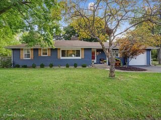 2 Sunset Lane, Algonquin, IL 60102