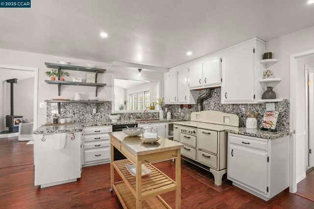 6324 Bonita Ct, Richmond, CA 94806