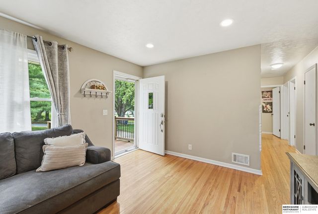 3217 Cornhusker Drive, Omaha, NE 68124