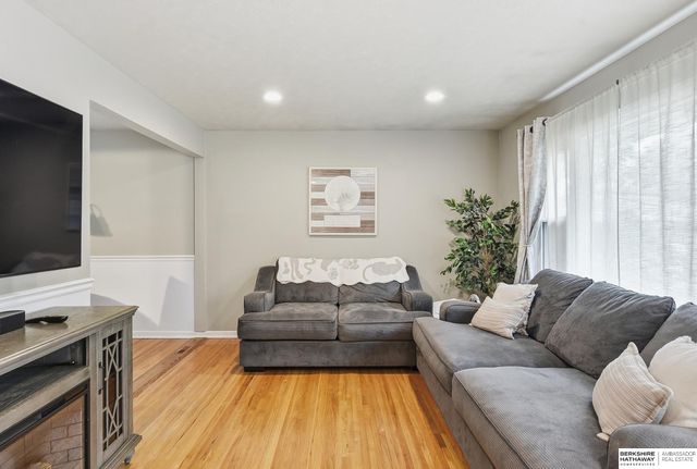3217 Cornhusker Drive, Omaha, NE 68124