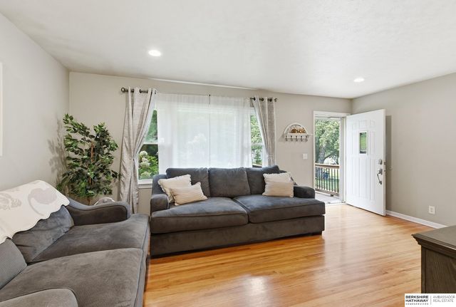 3217 Cornhusker Drive, Omaha, NE 68124