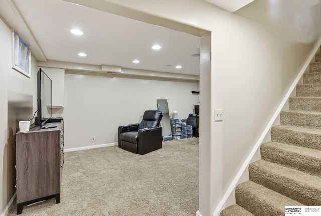3217 Cornhusker Drive, Omaha, NE 68124