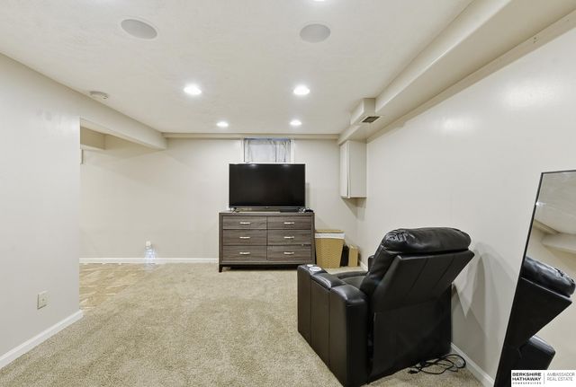 3217 Cornhusker Drive, Omaha, NE 68124