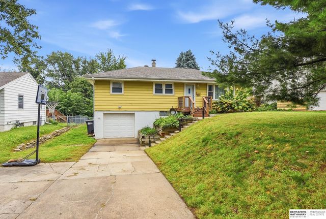 3217 Cornhusker Drive, Omaha, NE 68124