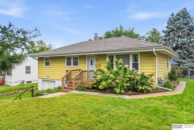 3217 Cornhusker Drive, Omaha, NE 68124