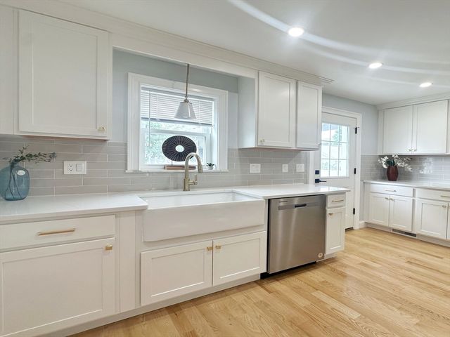 28 Arnold St 28, Quincy, MA 02169