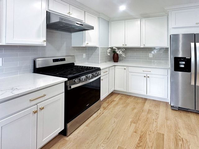 28 Arnold St 28, Quincy, MA 02169