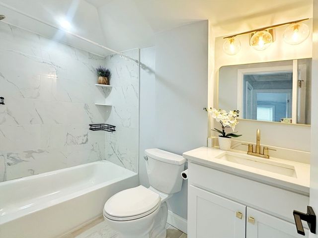 28 Arnold St 28, Quincy, MA 02169