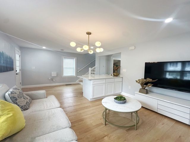 28 Arnold St 28, Quincy, MA 02169