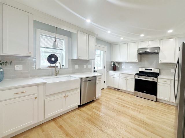 28 Arnold St 28, Quincy, MA 02169