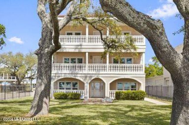 1100 E Beach Boulevard, Long Beach, MS 39560