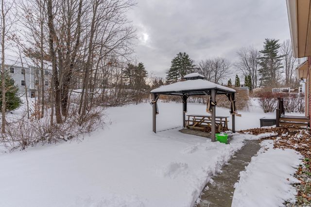 9 Ledgeview Drive, Rochester, NH 03839