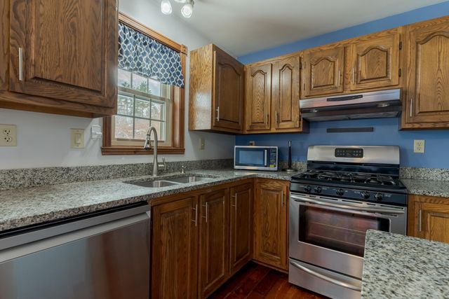 9 Ledgeview Drive, Rochester, NH 03839