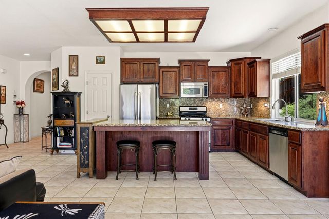 705 Kristi Ct, Jackson, CA 95642