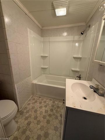 9 Fowler Avenue, Lexington, NC 27292
