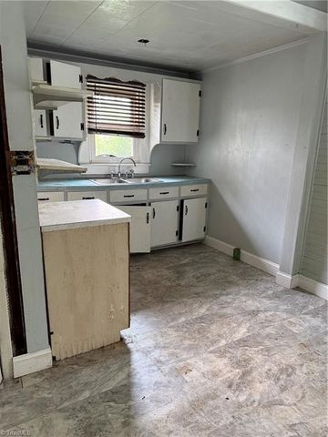 9 Fowler Avenue, Lexington, NC 27292