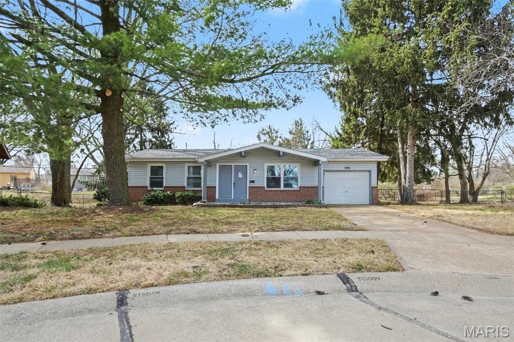 596 Haventree Drive, Hazelwood, MO 63042