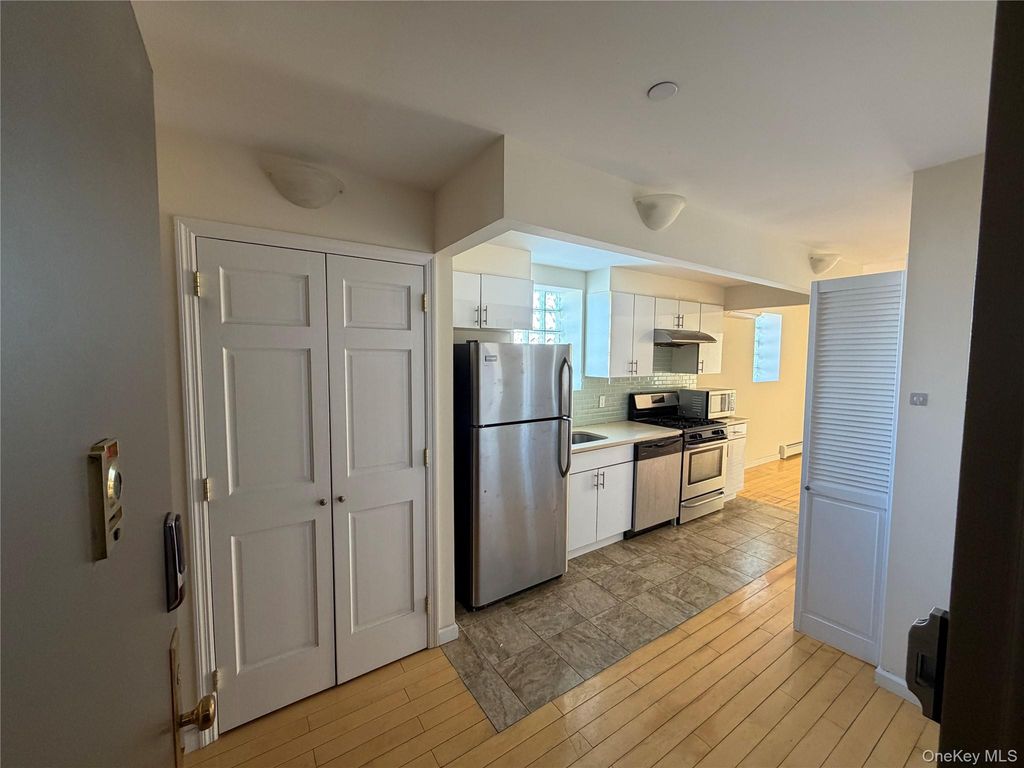 14328 41st Avenue 8A, Flushing, NY 11355