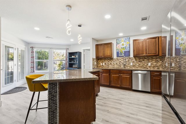 208 Oxford Drive, Roanoke, TX 76262