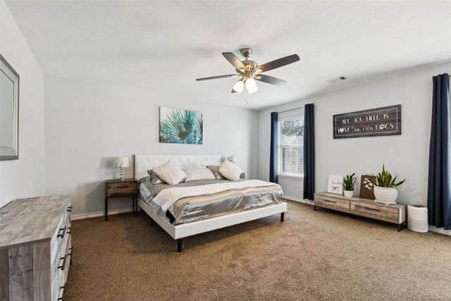 208 Oxford Drive, Roanoke, TX 76262