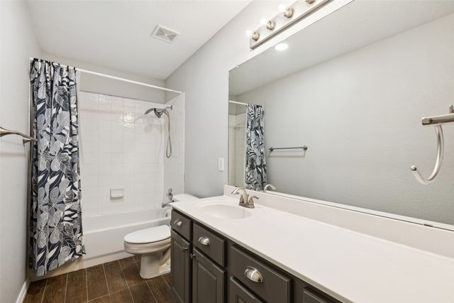 208 Oxford Drive, Roanoke, TX 76262