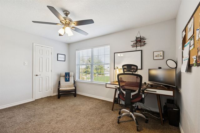 208 Oxford Drive, Roanoke, TX 76262