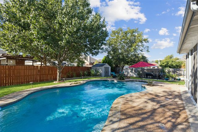 208 Oxford Drive, Roanoke, TX 76262