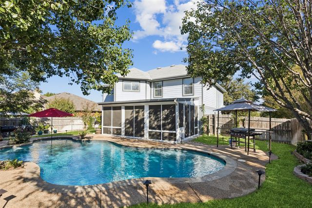 208 Oxford Drive, Roanoke, TX 76262