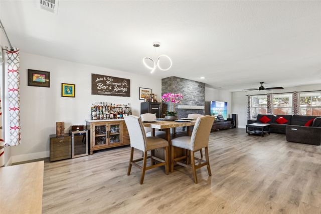 208 Oxford Drive, Roanoke, TX 76262