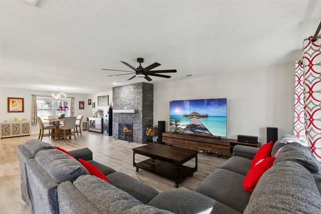 208 Oxford Drive, Roanoke, TX 76262