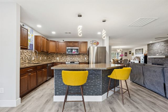 208 Oxford Drive, Roanoke, TX 76262