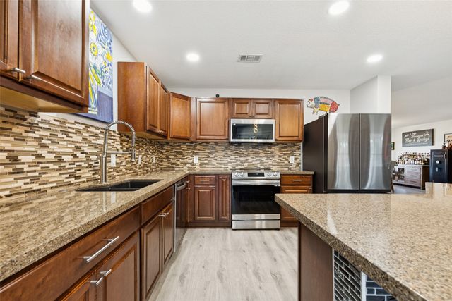 208 Oxford Drive, Roanoke, TX 76262