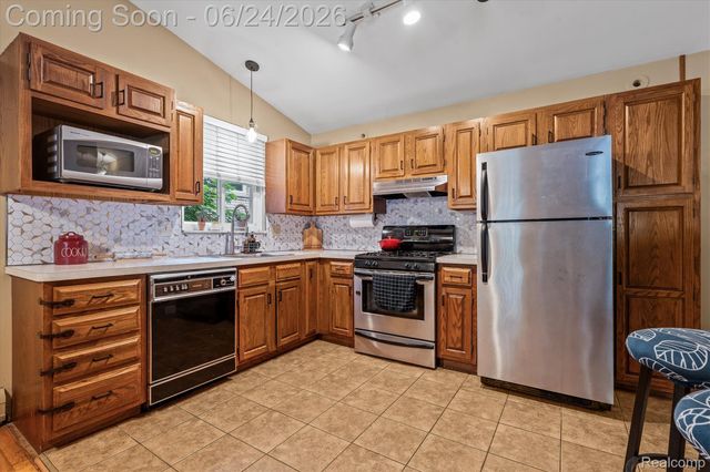14196 Loveland Street, Livonia, MI 48154