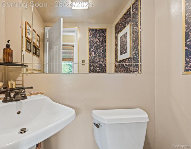 14196 Loveland Street, Livonia, MI 48154