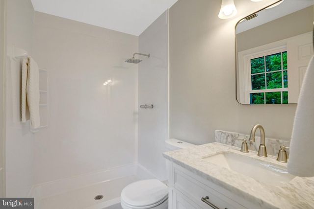 6402 SEVEN OAKS CT, Falls Church, VA 22042