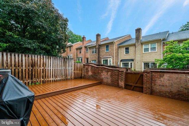 6402 SEVEN OAKS CT, Falls Church, VA 22042