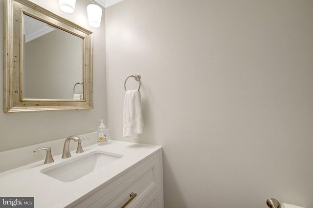 6402 SEVEN OAKS CT, Falls Church, VA 22042