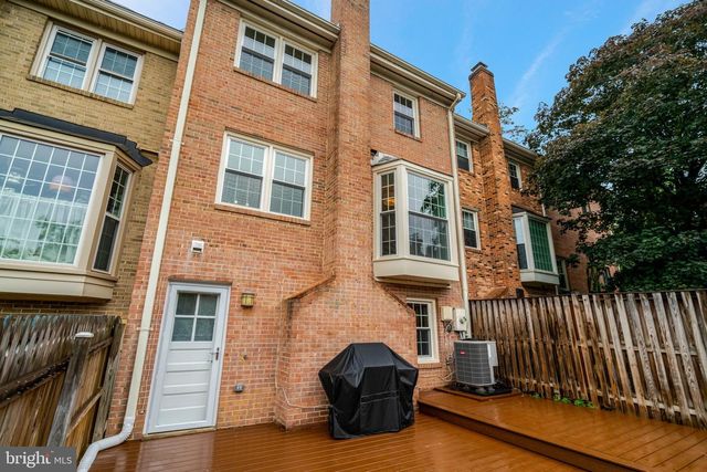 6402 SEVEN OAKS CT, Falls Church, VA 22042