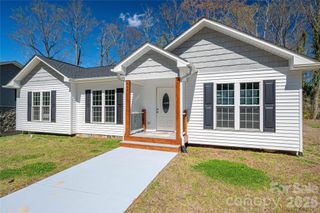 660 W 9th Street, Newton, NC 28658