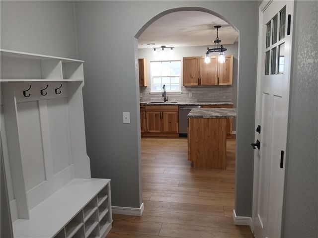 902 S Springfield Street, Green Forest, AR 72638