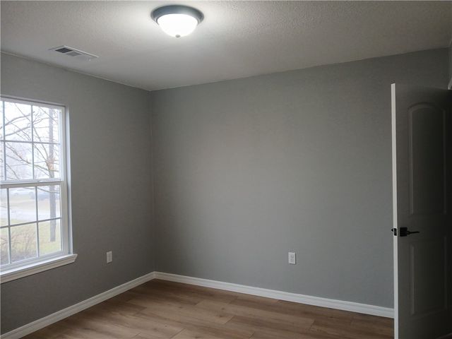 902 S Springfield Street, Green Forest, AR 72638