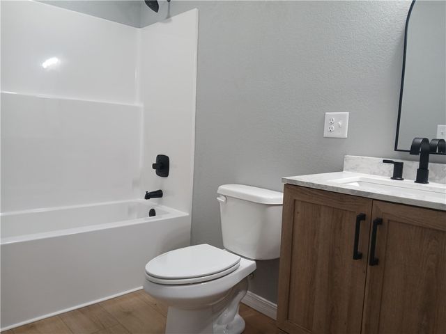 902 S Springfield Street, Green Forest, AR 72638