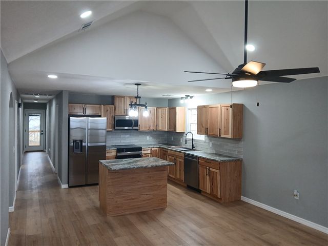 902 S Springfield Street, Green Forest, AR 72638