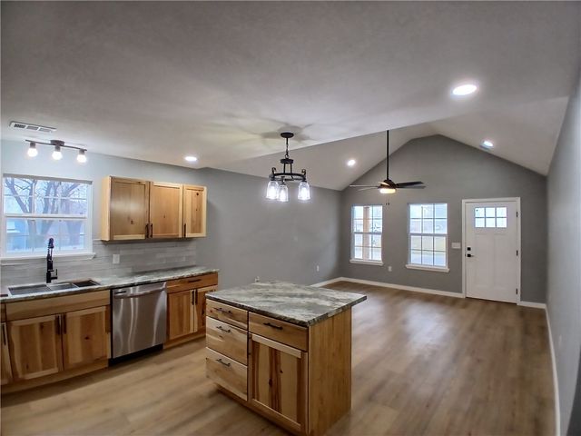 902 S Springfield Street, Green Forest, AR 72638