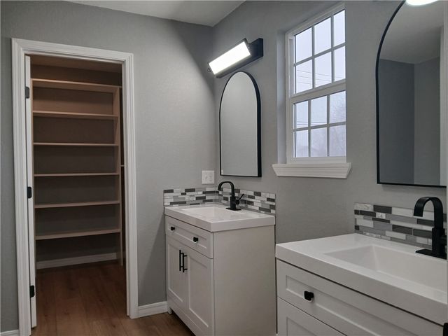 902 S Springfield Street, Green Forest, AR 72638