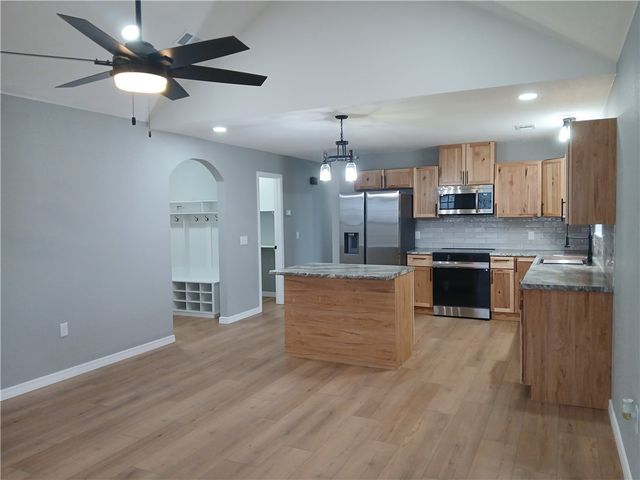 902 S Springfield Street, Green Forest, AR 72638